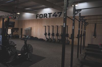 CrossFit vs the Gym: Which is Better for Getting Fit in North Worcestershire?